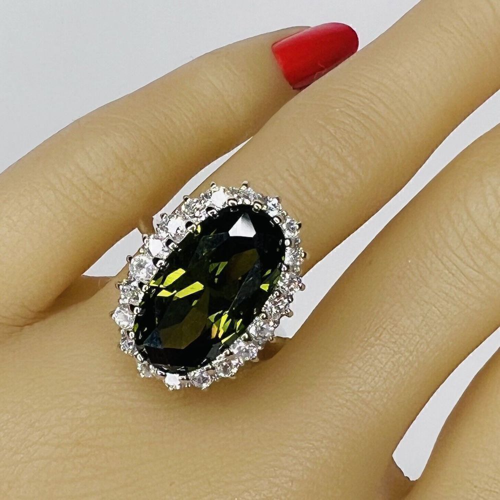 Vintage Ring Sz 6 Beautiful Olive Green Clear Crystal Oval Silver Plate 4229